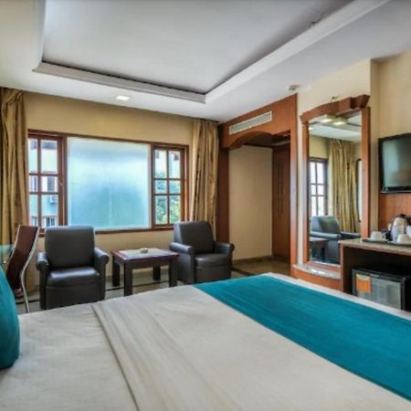 Golden Metro Hotel Bangalore Esterno foto