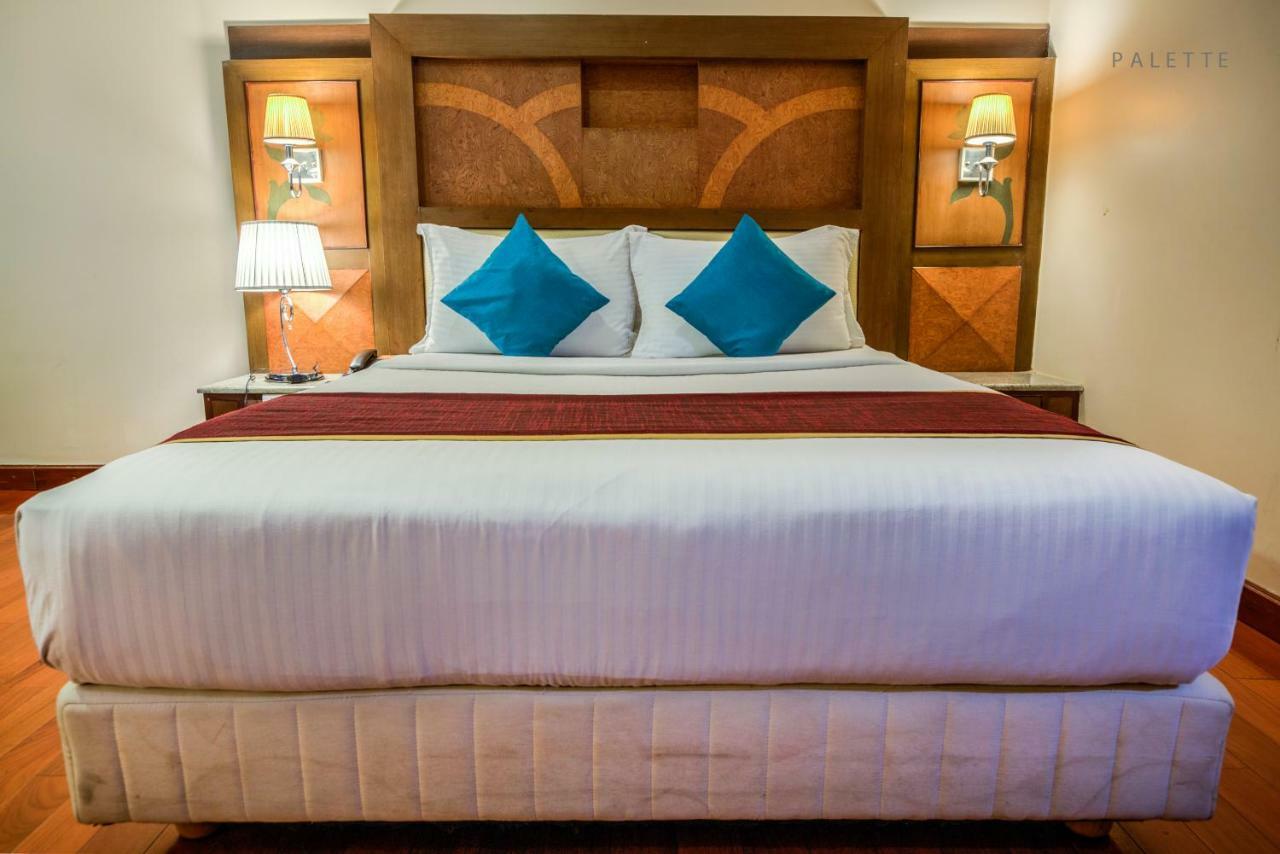 Golden Metro Hotel Bangalore Esterno foto